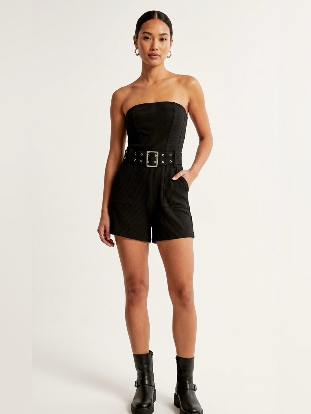 🔥 Slay All Day in this Ribbed Strapless Romper (Belt Included!) 🔥XS